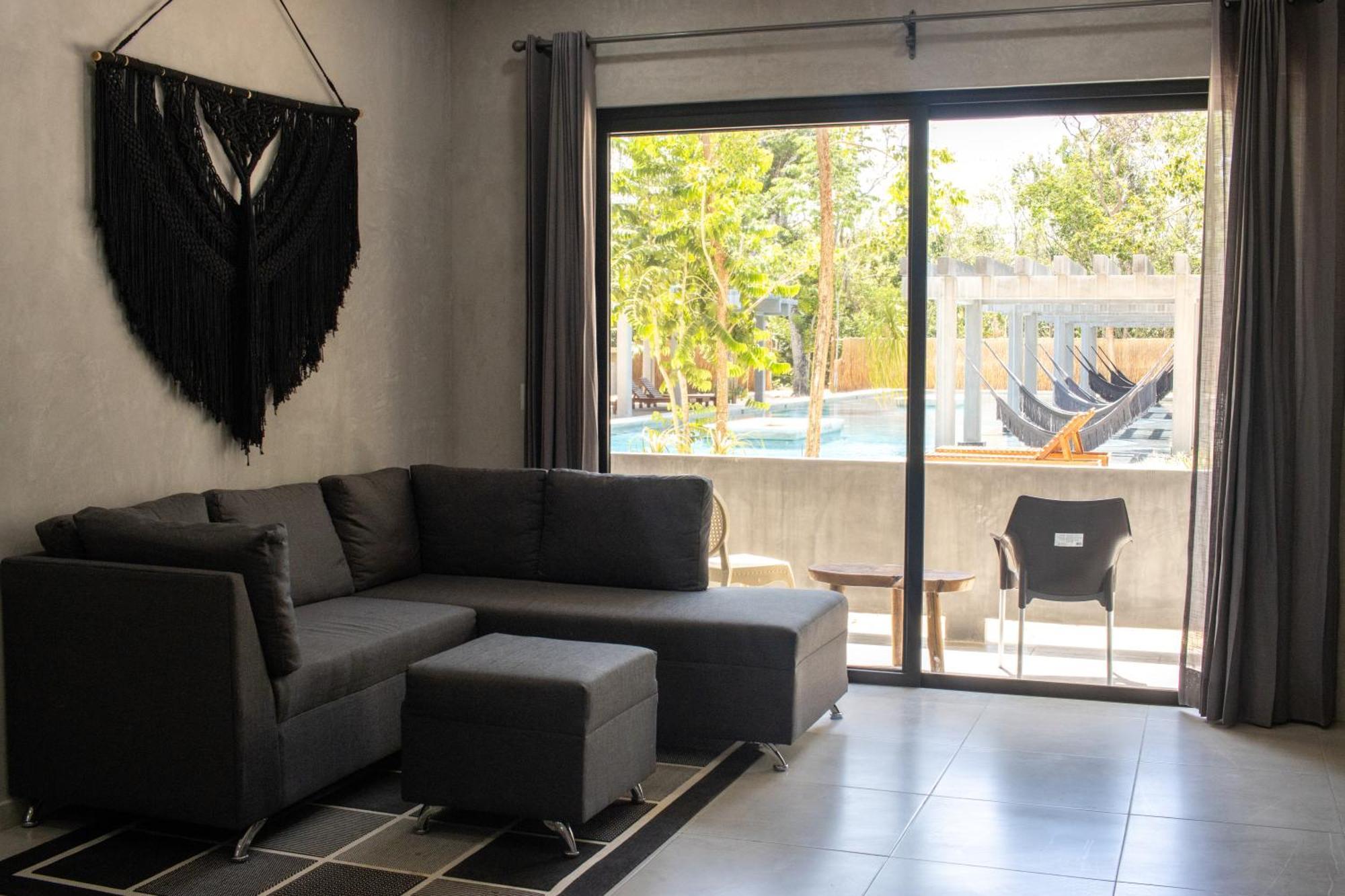 Hotel Casa Tortuga Tulum - Cenotes Park Inclusive Εξωτερικό φωτογραφία A living room with a sofa